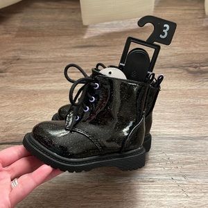 Kids boots size 3 New with tags
